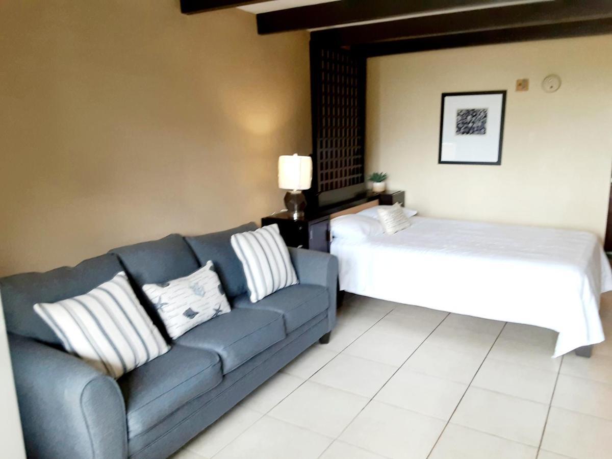 Charming One Bedroom Resort-Style Studio With Pool And Beach Access Ruskin Exterior photo